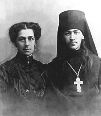 Иеромонах Нестор (Анисимов) с мамой Антониной