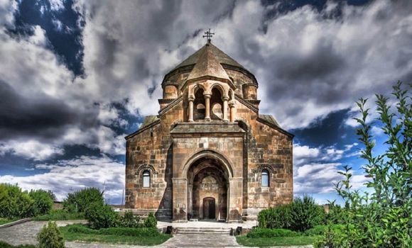 Святой Рипсимэ в 618 году в Эчмиадзине была построена церковь,