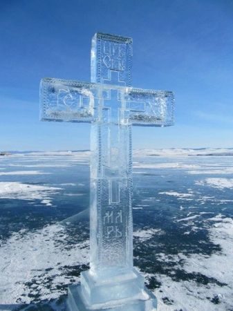 крест из байкальского льда